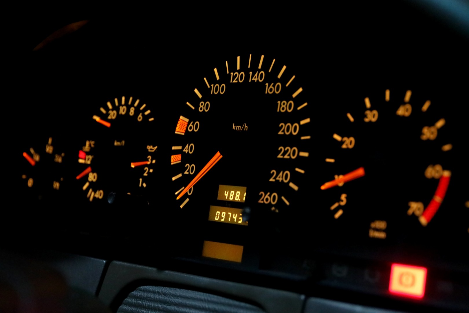 مرسيدس اس 500 (اي ام جي) كوبيه موديل 1995
لا تنسَ أنك شاهدت هذا الإعلان في عنكبوت
1995 MERCED...