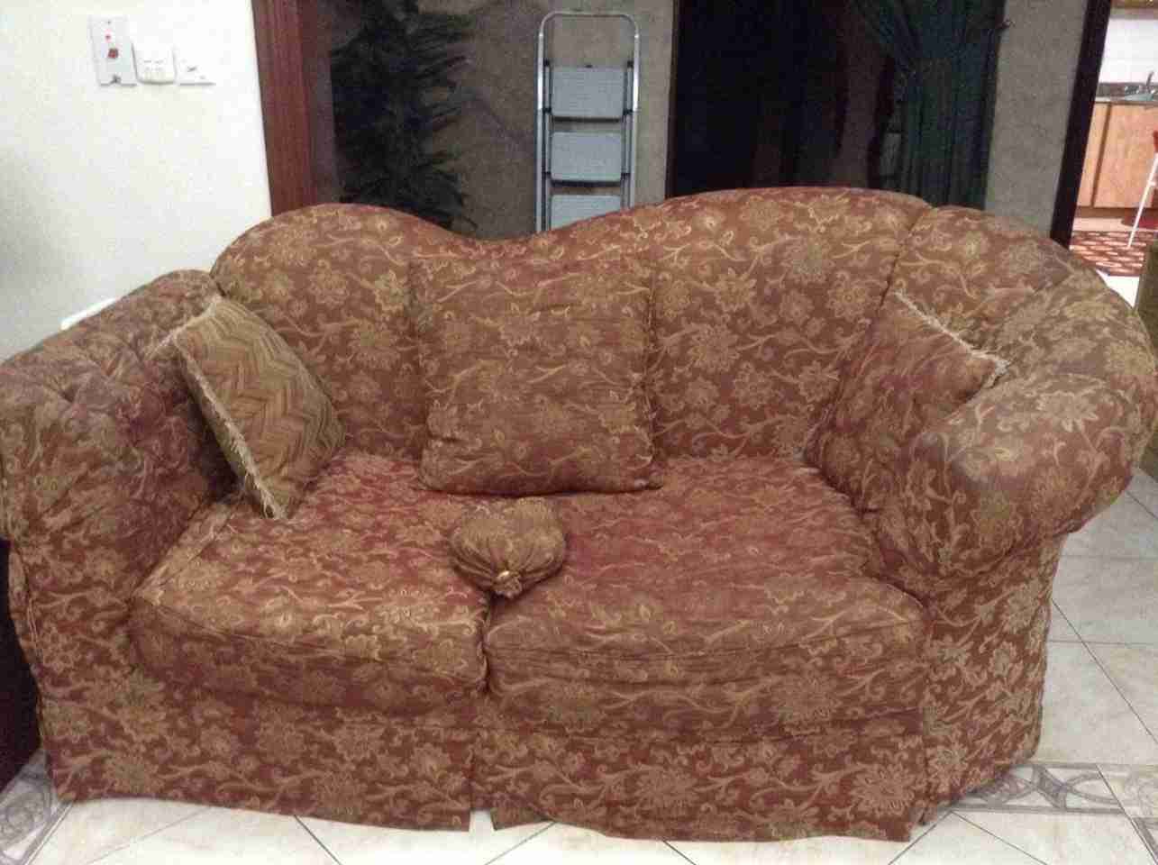 كنبة متوسطة الحجم                                            


	 				لا تنسَ أنك شاهدت هذا الإعلان في عنكبوت            
	 				
                                بحالة جيدة جدا...