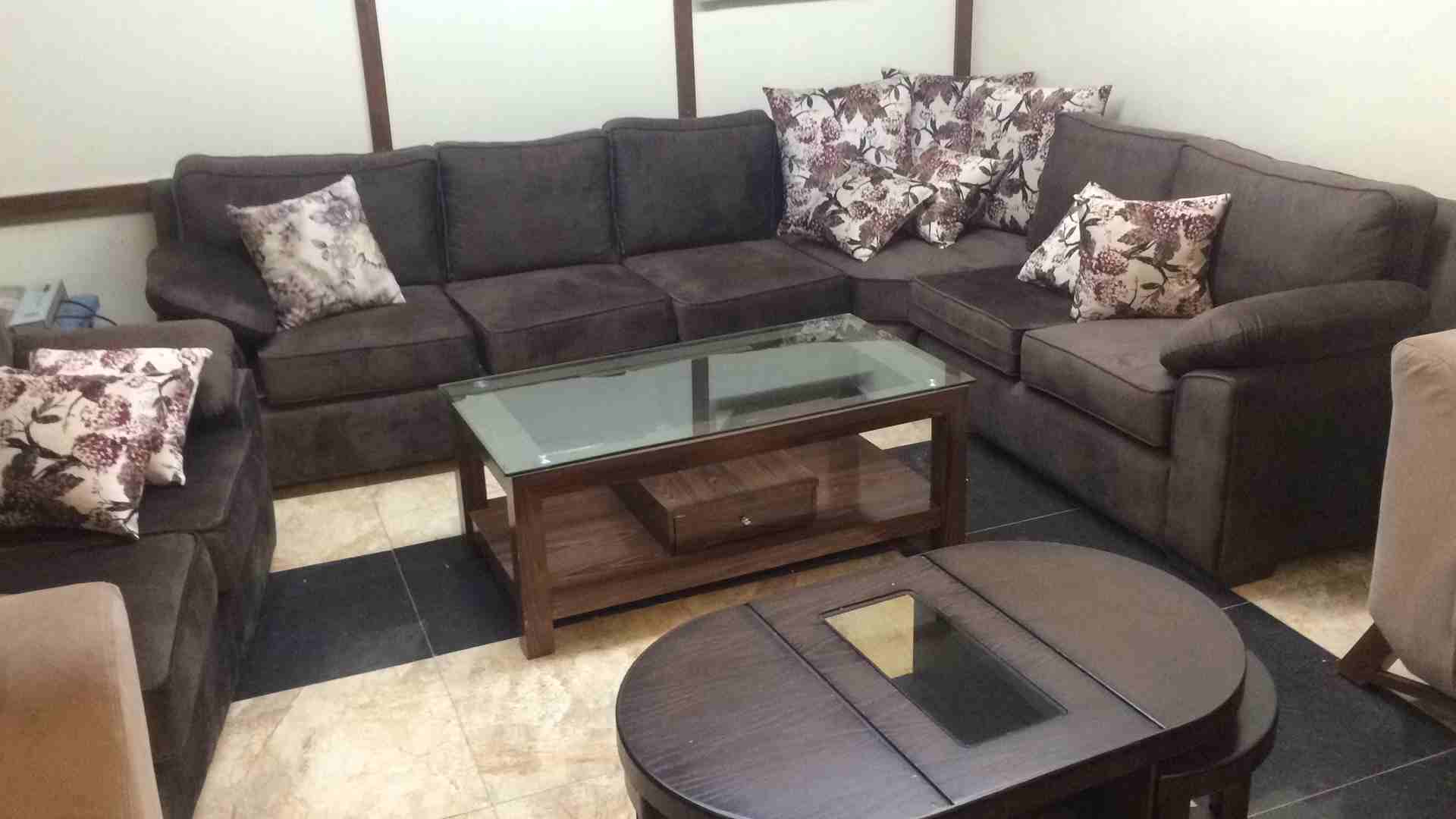 COFFE TABEL MODEREN
لا تنسَ أنك شاهدت هذا الإعلان في عنكبوت
اقط طربيزات 4*1 مع اربع جوارير من 45...