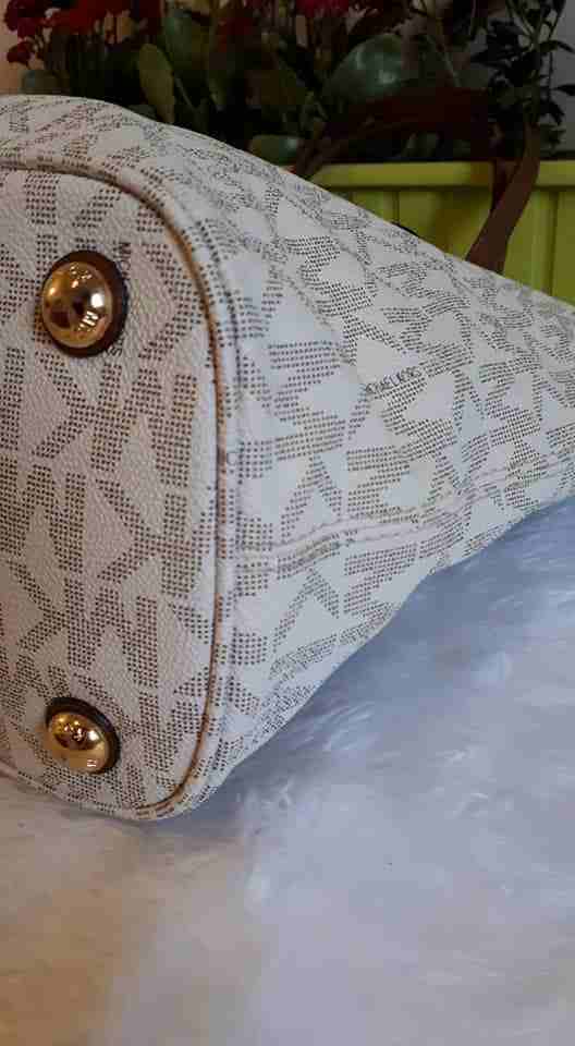 LIKE NEW MICHAEL KORS JET SET SNAP TOTE LARGE
لا تنسَ أنك شاهدت هذا الإعلان في عنكبوت
SR360(SALE)...