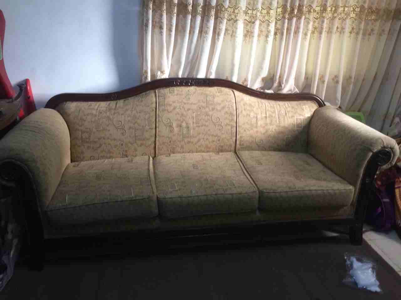 157157                                            


	 				لا تنسَ أنك شاهدت هذا الإعلان في عنكبوت            
	 				
                            طقم كنب مستعمل 7 مقاعد معه طاولات وسط وتنين مفرد م...