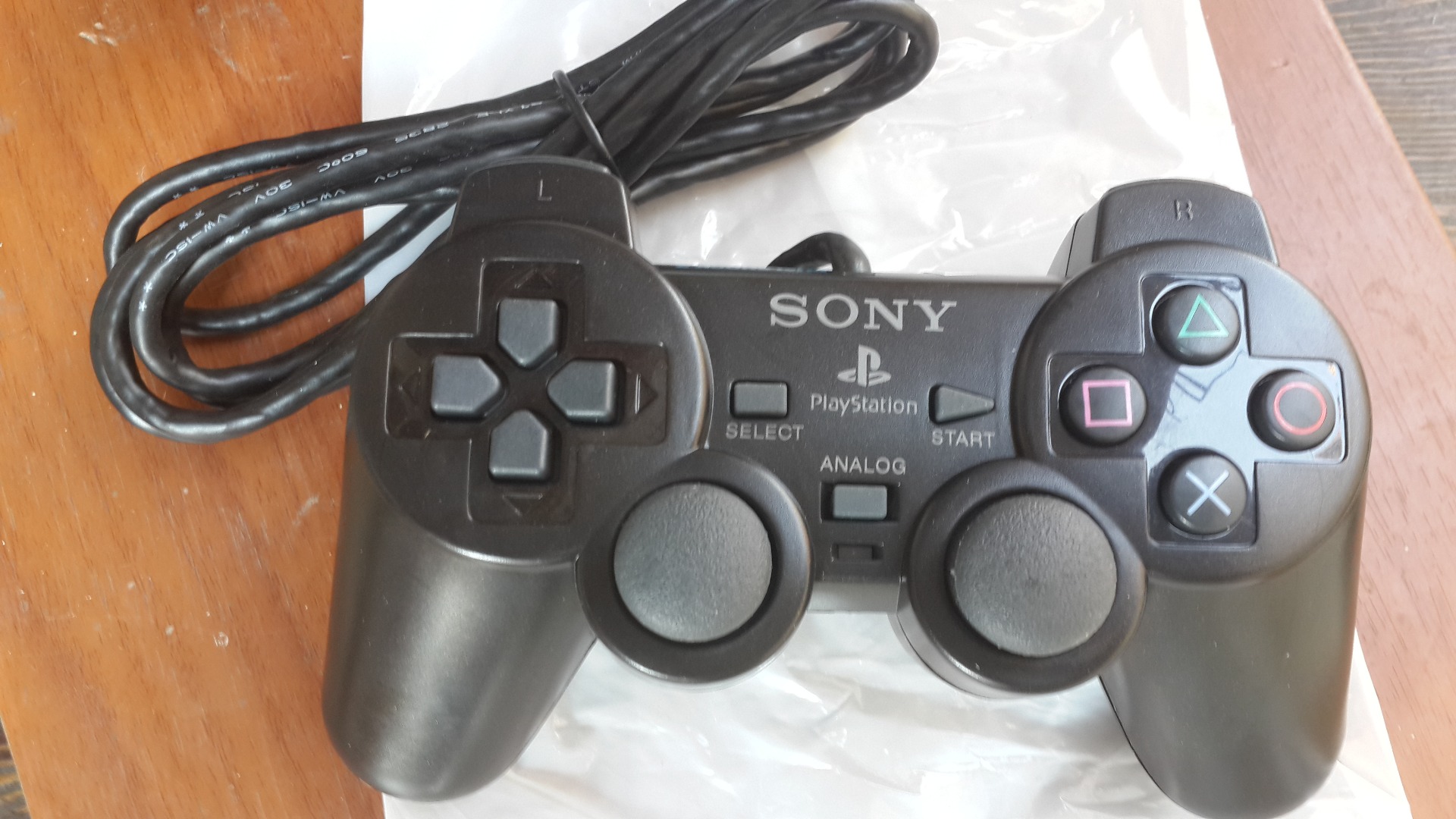 دراعات بلى ستيشن PlayStation 2 جديده                                            


	 				لا تنسَ أنك شاهدت هذا الإعلان في عنكبوت            
	 				
                                دراعات بلى ستيشن...