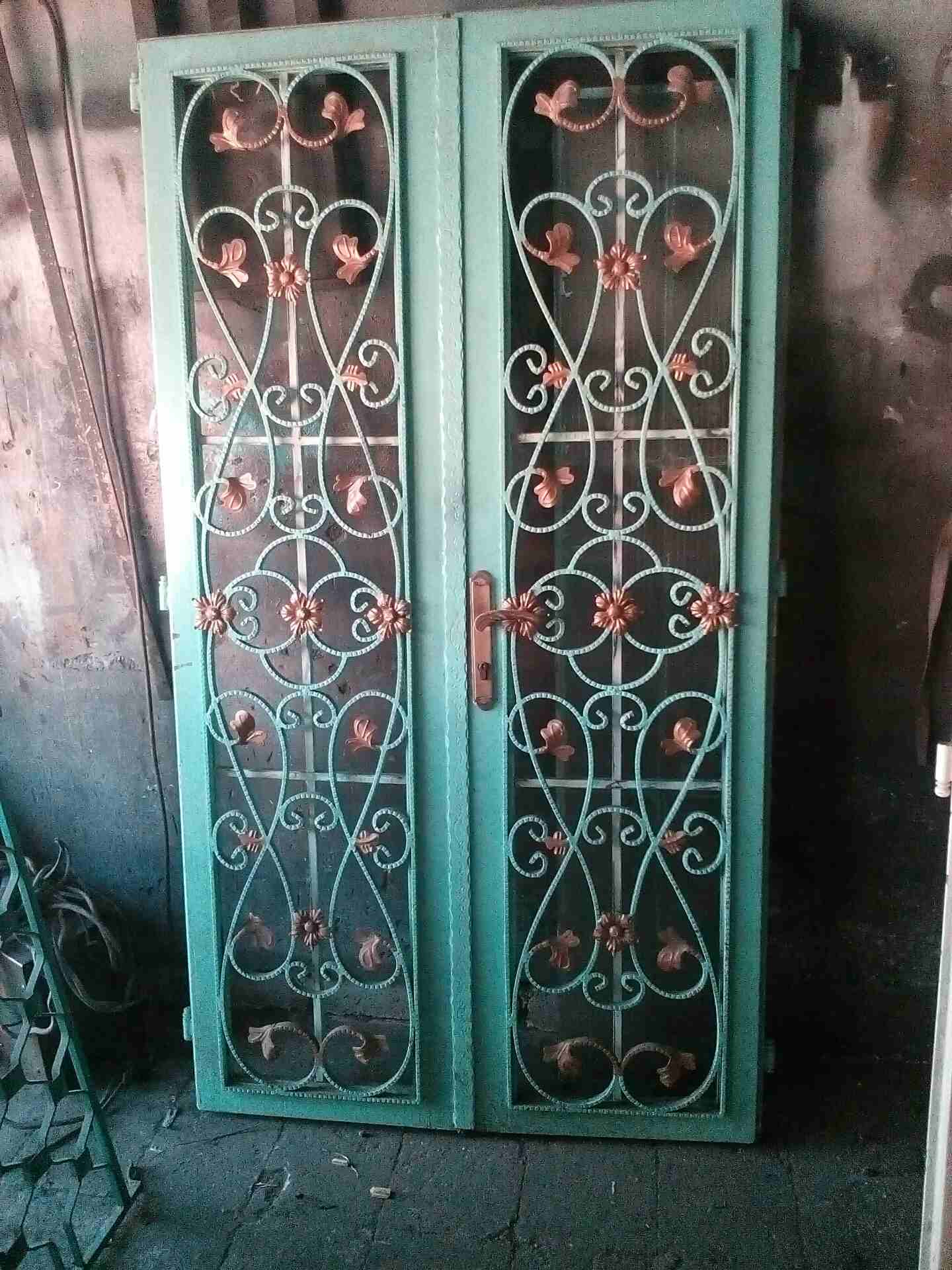 ابواب وشبابيك حديد
لا تنسَ أنك شاهدت هذا الإعلان في عنكبوت
قابل للمفاوضه...