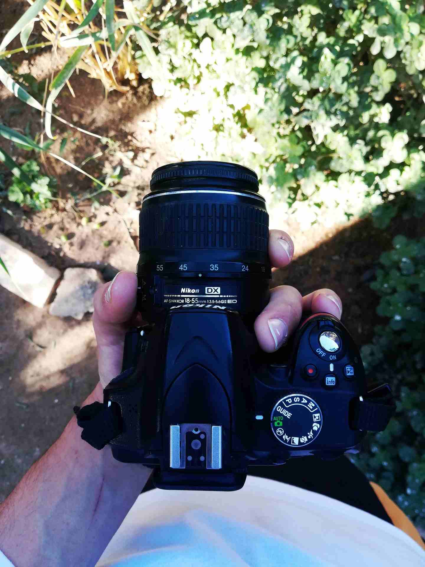 3200 nikon                                            


	 				لا تنسَ أنك شاهدت هذا الإعلان في عنكبوت            
	 				
                            معها شاحن 2  بطاريه ستراب عدسه 18-55 كرتونه مع...