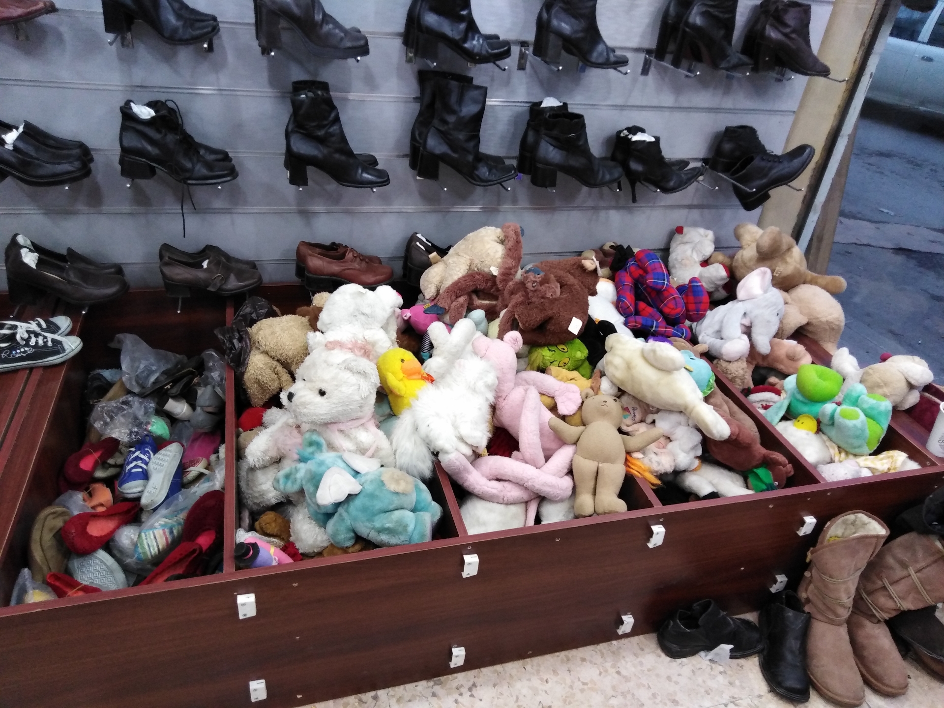 شروة احذيه اوربيه 300 جوز والعاب قطن تصفية محل للبيع بسعر محروق
لا تنسَ أنك شاهدت هذا الإعلان في عنكبوت...