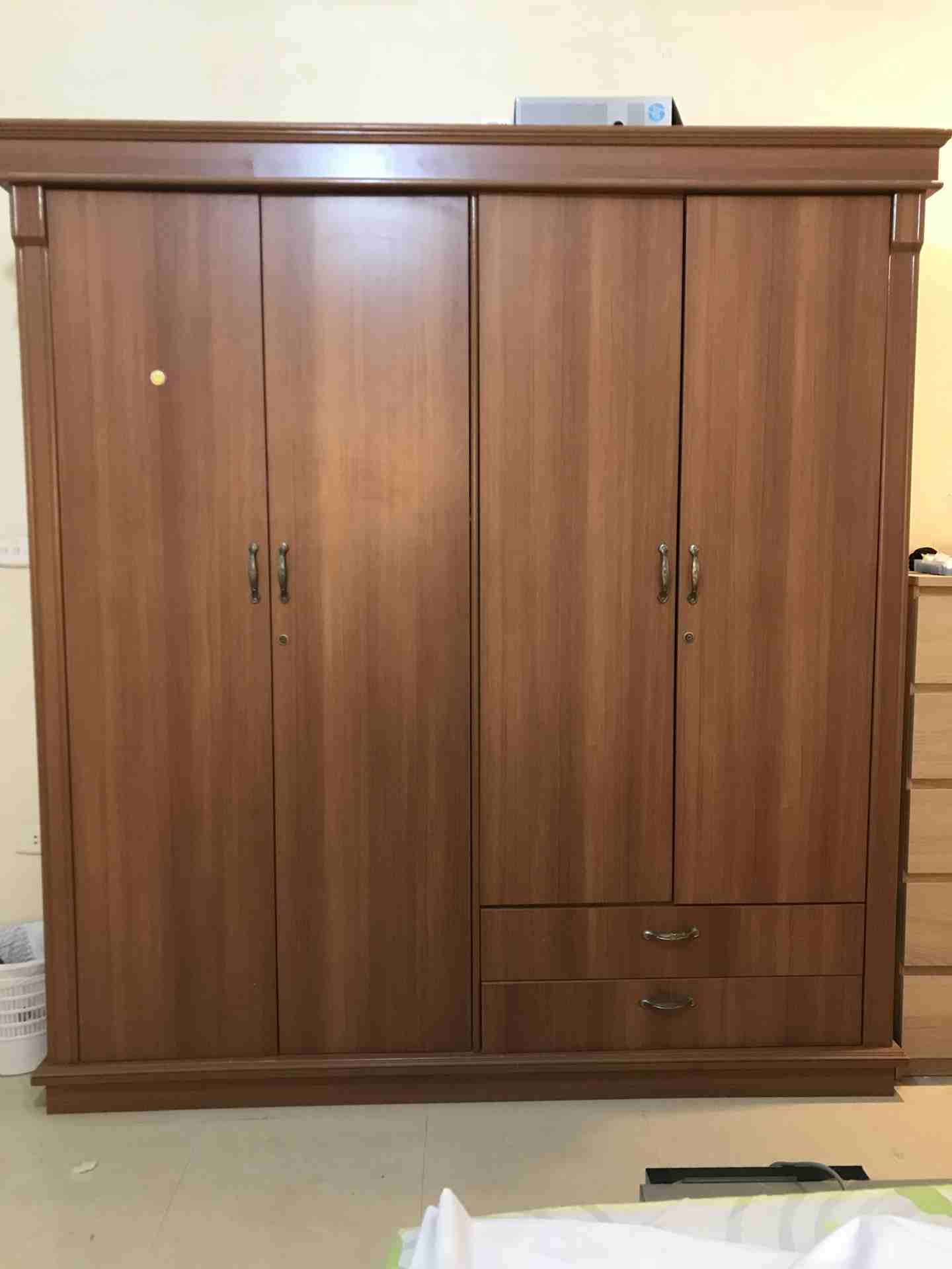 غرفة نوم كبيره مع مرتبه نظيفة
لا تنسَ أنك شاهدت هذا الإعلان في عنكبوت
غرفة نوم فرصه رائعه ونظيفة...