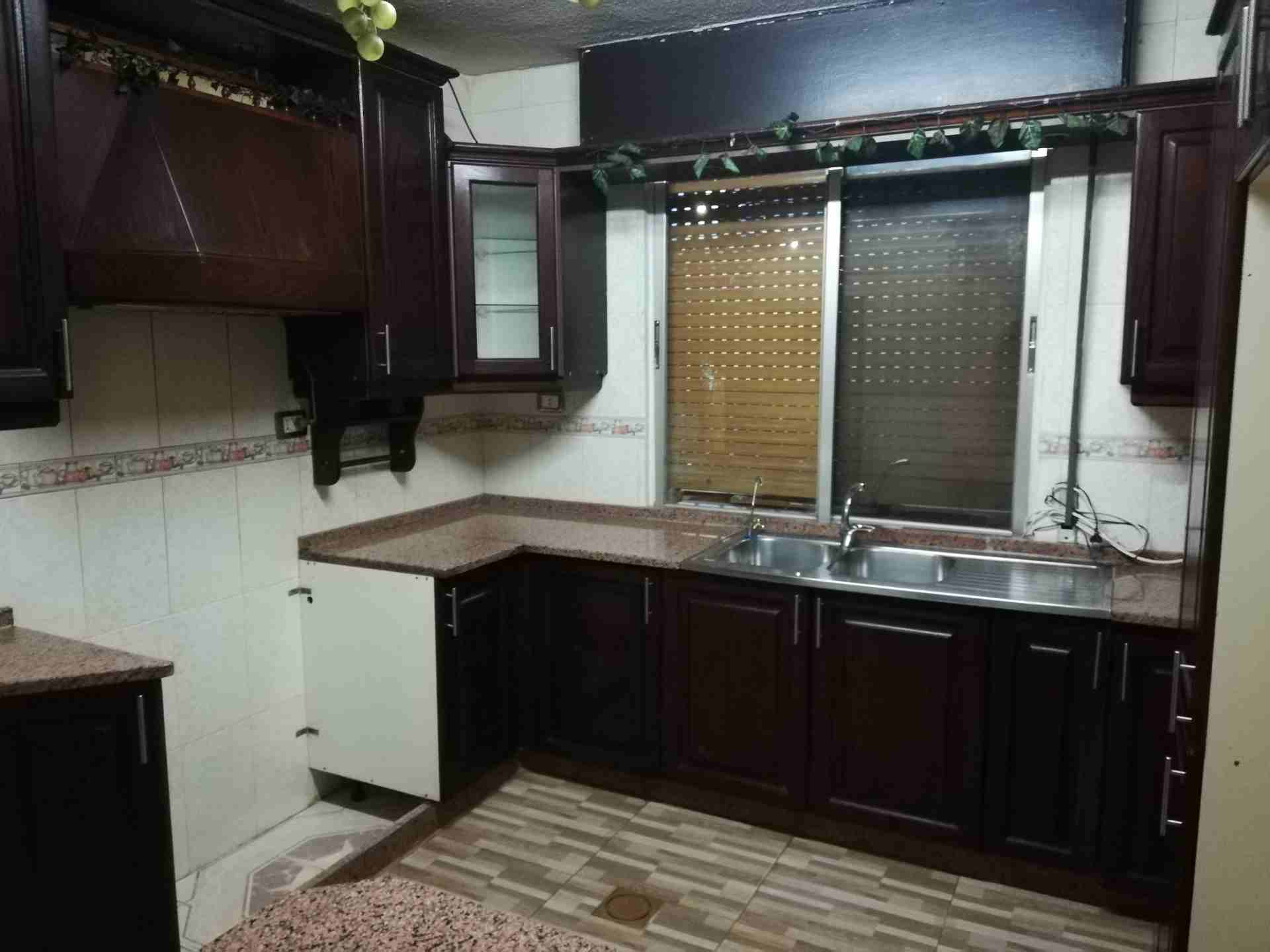 شقه للبيع في أبو نصير
لا تنسَ أنك شاهدت هذا الإعلان في عنكبوت
بسم الله الرحمن الرحيم
من المالك م...