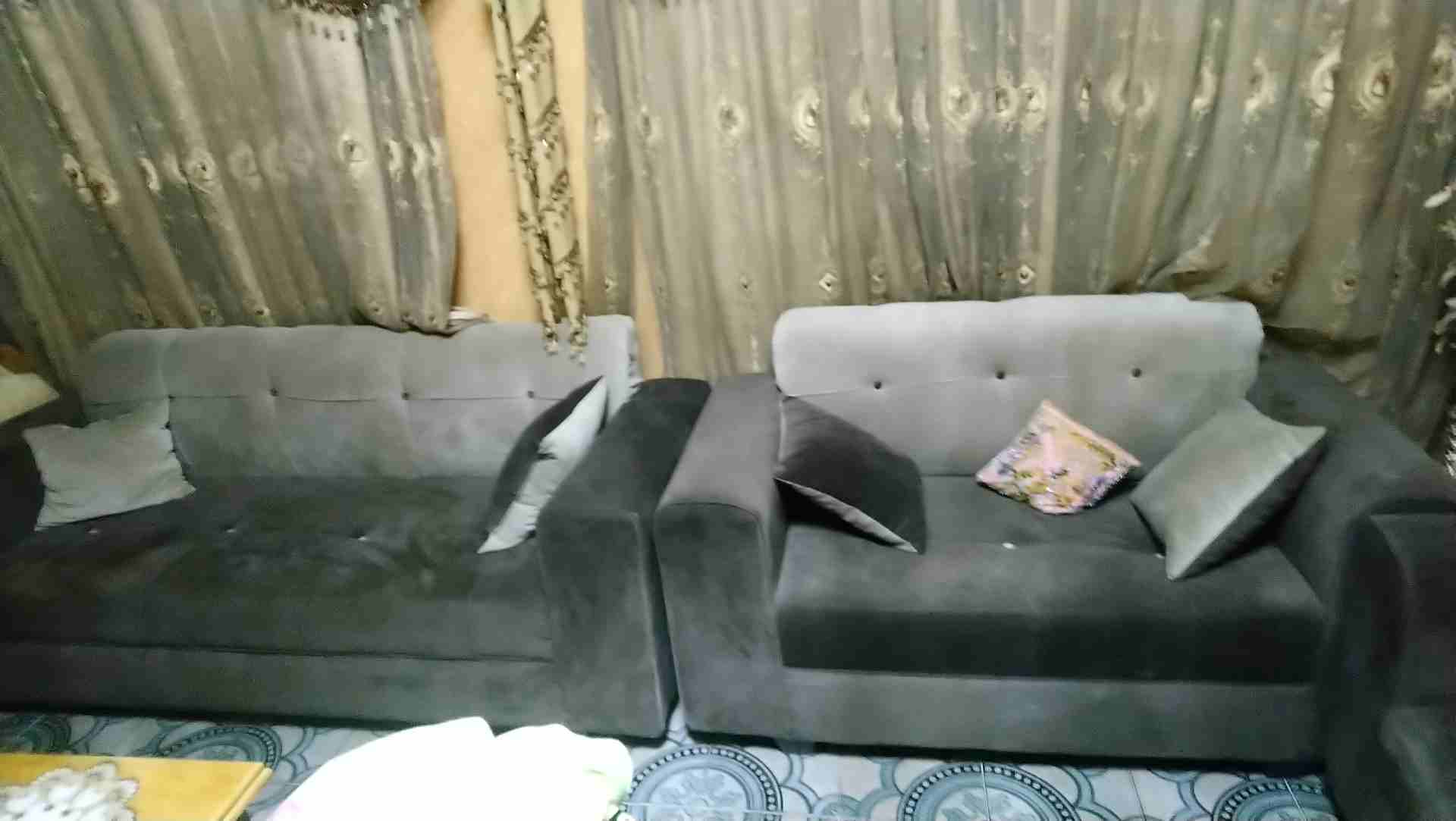 ام نواره
لا تنسَ أنك شاهدت هذا الإعلان في عنكبوت
طقم جديد لايشكو من شيئ فقط خشبه فالته من مكانها...