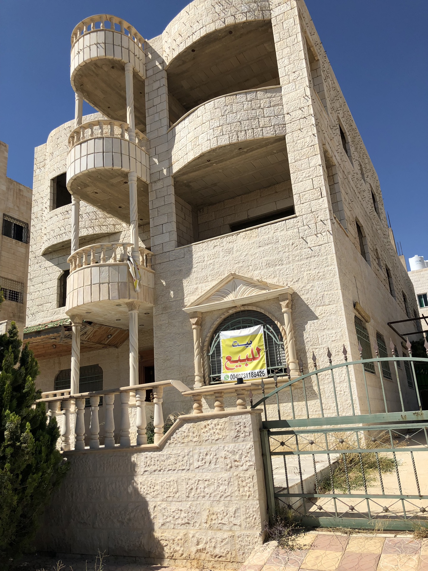 فيلا للبيع طريق المطار
لا تنسَ أنك شاهدت هذا الإعلان في عنكبوت
فيلا اوشبه عماره 3طوابق الاول...