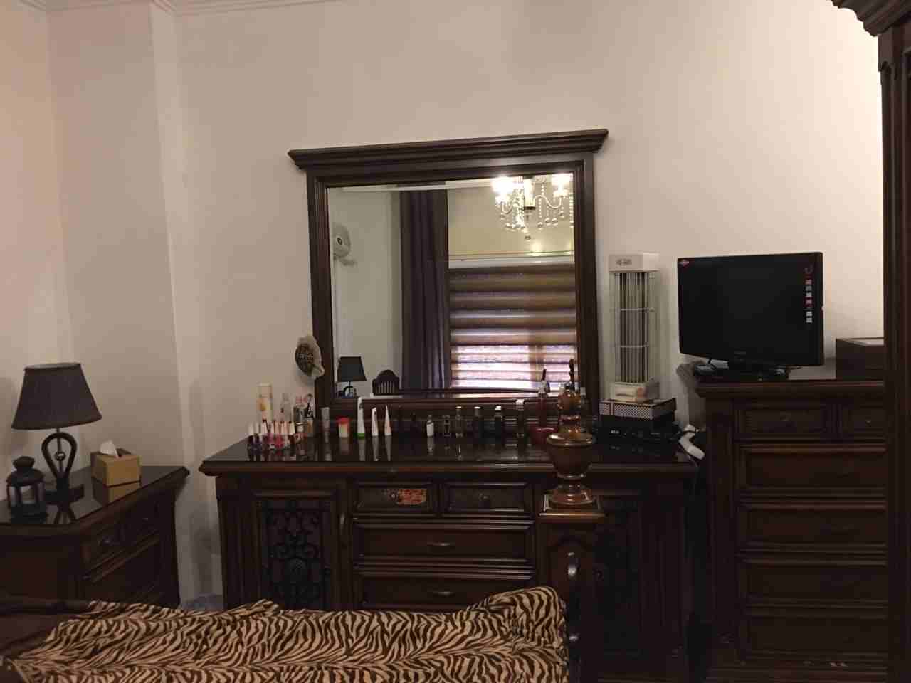 عفش بيت كامل للبيع بداعي السفر
لا تنسَ أنك شاهدت هذا الإعلان في عنكبوت
1. غرفة نوم ماستر بحالة جي...