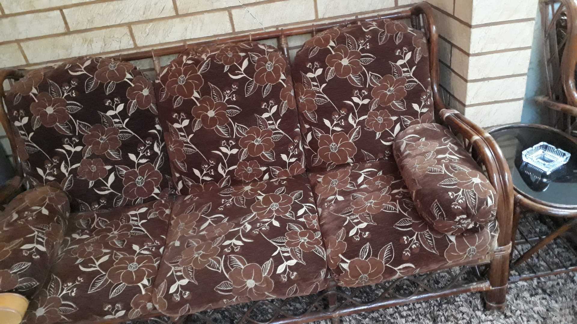 طقم خيزران للبيع
لا تنسَ أنك شاهدت هذا الإعلان في عنكبوت
طقم خيزران مكون من سبعة مقاعد ، ثلاث...