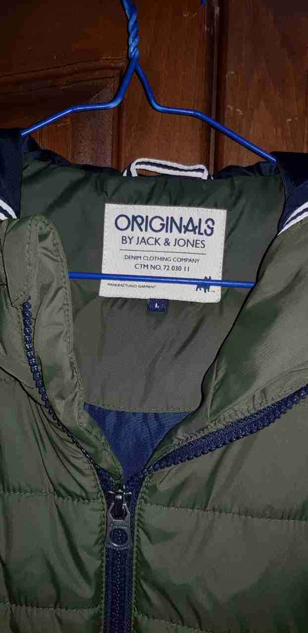 جاكيت Jack &amp; Jones                                            


	 				لا تنسَ أنك شاهدت هذا الإعلان في عنكبوت            
	 				
                            جاكيت لون زيتي ثقيل
استعمال خفيف ج...