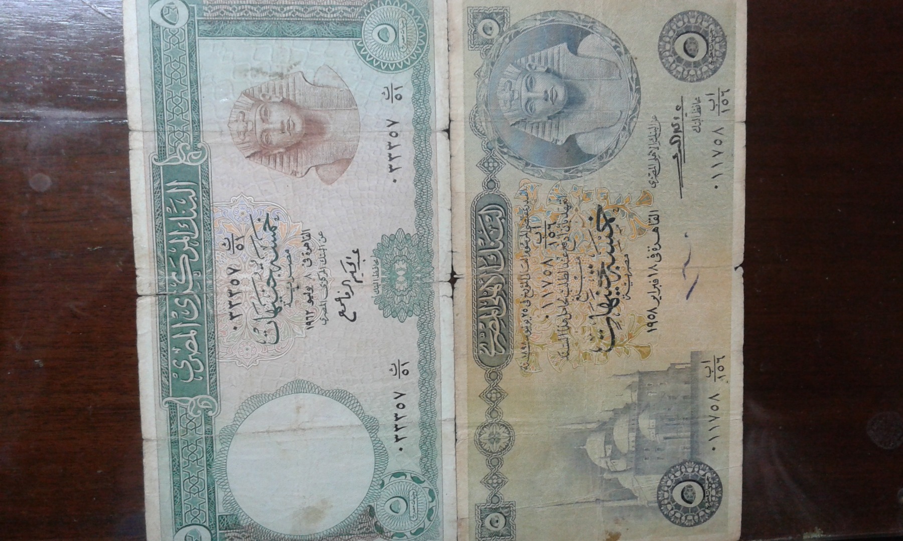 2 عملة مصرية فئة خمس جنيهات ملكى و جمهورى                                            


	 				لا تنسَ أنك شاهدت هذا الإعلان في عنكبوت            
	 				
                                2 عملة مصري...
