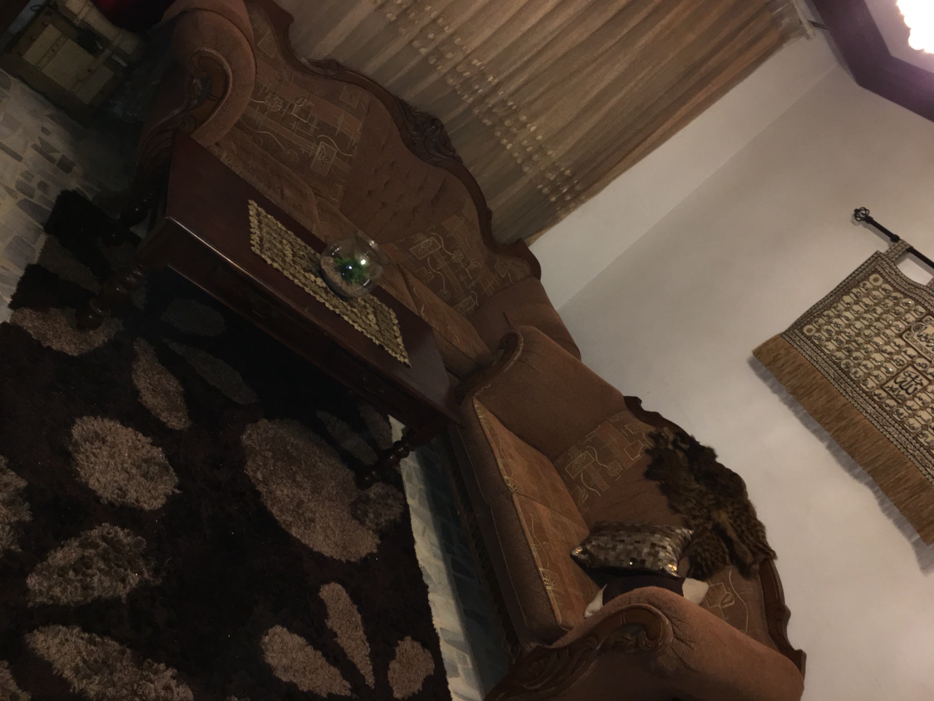 طقم كنب خشب زان وسويد بحالة ممتازه للبيع 9 مقاعد بسعر مغري 200دينار
لا تنسَ أنك شاهدت هذا الإعلان في عنكبوت...
