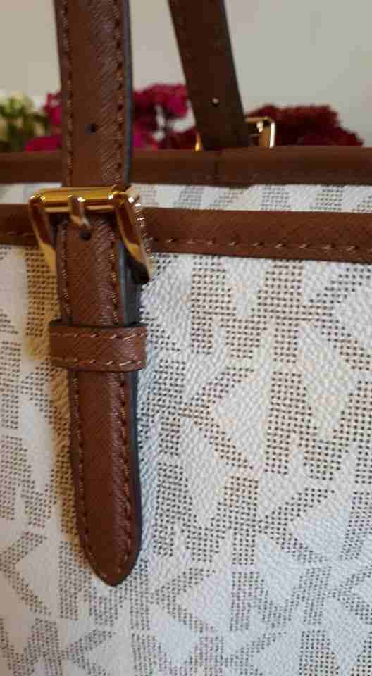 LIKE NEW MICHAEL KORS JET SET SNAP TOTE LARGE
لا تنسَ أنك شاهدت هذا الإعلان في عنكبوت
SR360(SALE)...