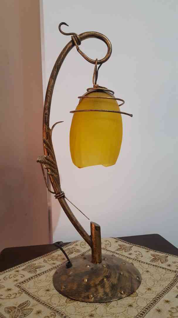 Table Lamp جميل بسعر حلو للبيع
لا تنسَ أنك شاهدت هذا الإعلان في عنكبوت
-تيبل لامب منحوت بطريق...