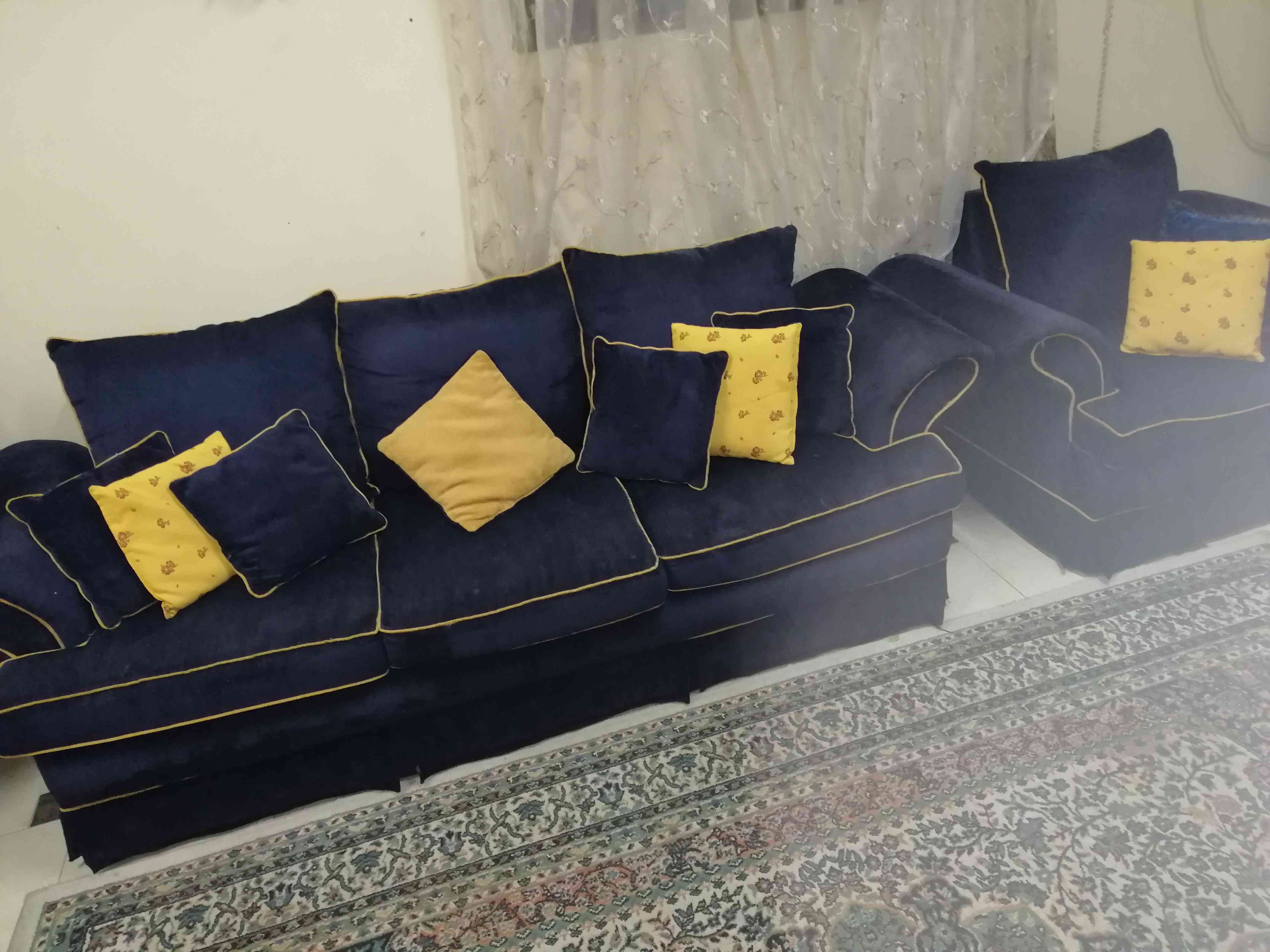 كنب مستعمل بحاله جيده                                            


	 				لا تنسَ أنك شاهدت هذا الإعلان في عنكبوت            
	 				
                                للبيع كنب مستعمل لون كحلي بإطار...
