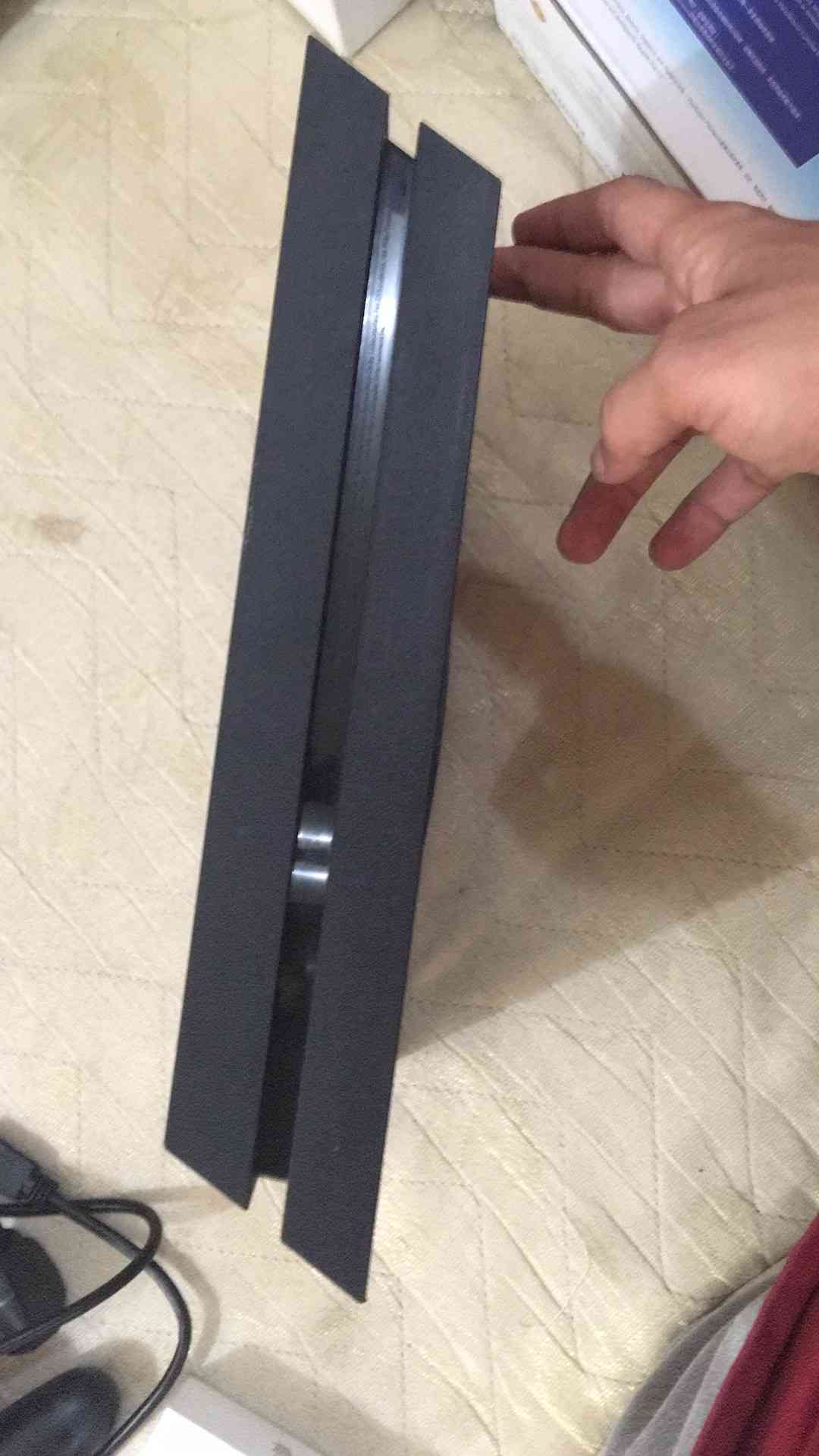 سوني 4 فات
لا تنسَ أنك شاهدت هذا الإعلان في عنكبوت
الجهاز نظيف م استخدمته الا 4 شهور معاه يد...