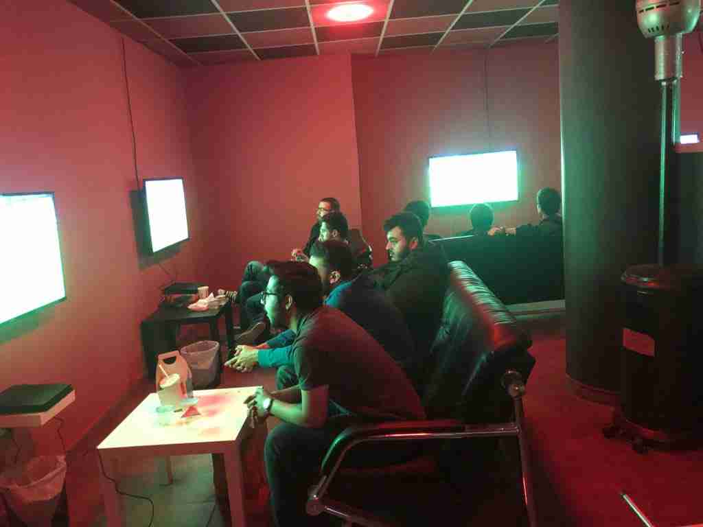 بلاي ستيشن سنتر للبيع الجاردنز
لا تنسَ أنك شاهدت هذا الإعلان في عنكبوت
بلايستيشن سنتر للبيع...