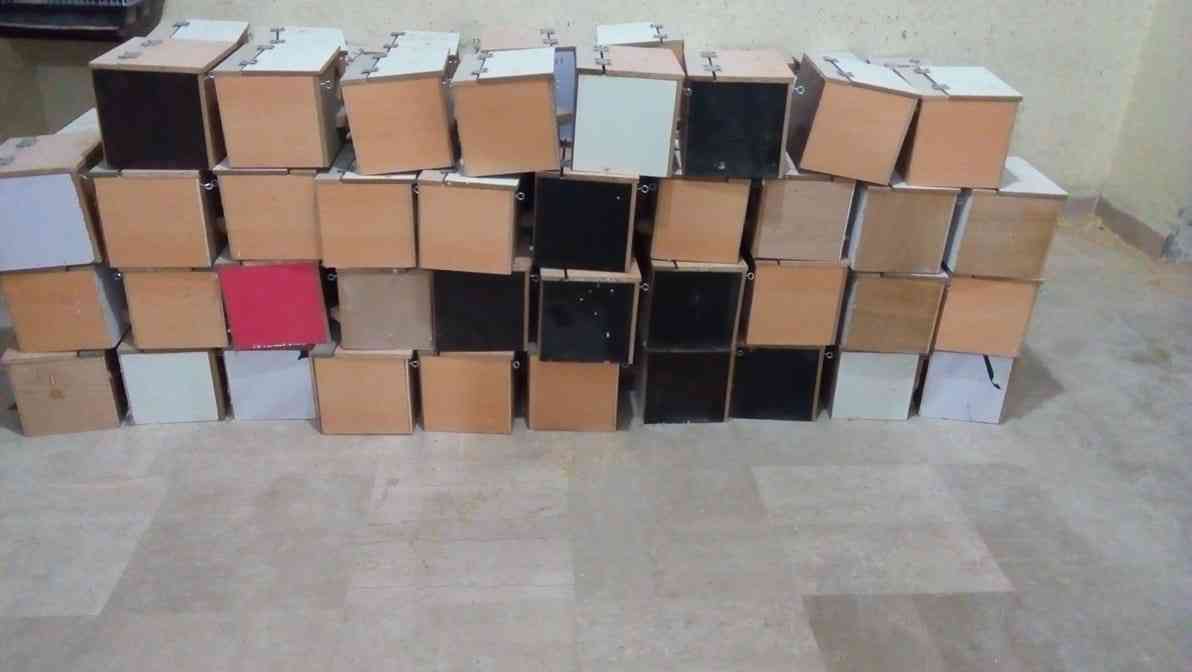 طيور بلدي (شغال منتج) مع كواخ جداد .. ورفوف جدادا .. وباب .. للمربين المطاير بسعر لقطة ومغري                                            


	 				لا تنسَ أنك شاهدت هذا الإعلان في عنكبوت...