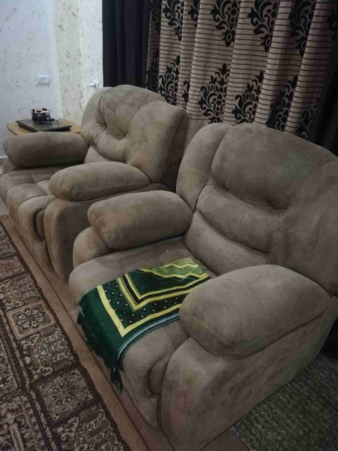 كنب ريكلاينر امريكي كلاسيك                                            


	 				لا تنسَ أنك شاهدت هذا الإعلان في عنكبوت            
	 				
                            طقم كنب ريكلاينر امريكي ثقيل ج...