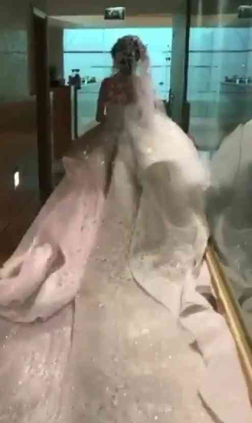 كوافيره جده ام سلطان                                            


	 				لا تنسَ أنك شاهدت هذا الإعلان في عنكبوت            
	 				
                                تجهيز عروسه   ملكه تسريحات مك اب...