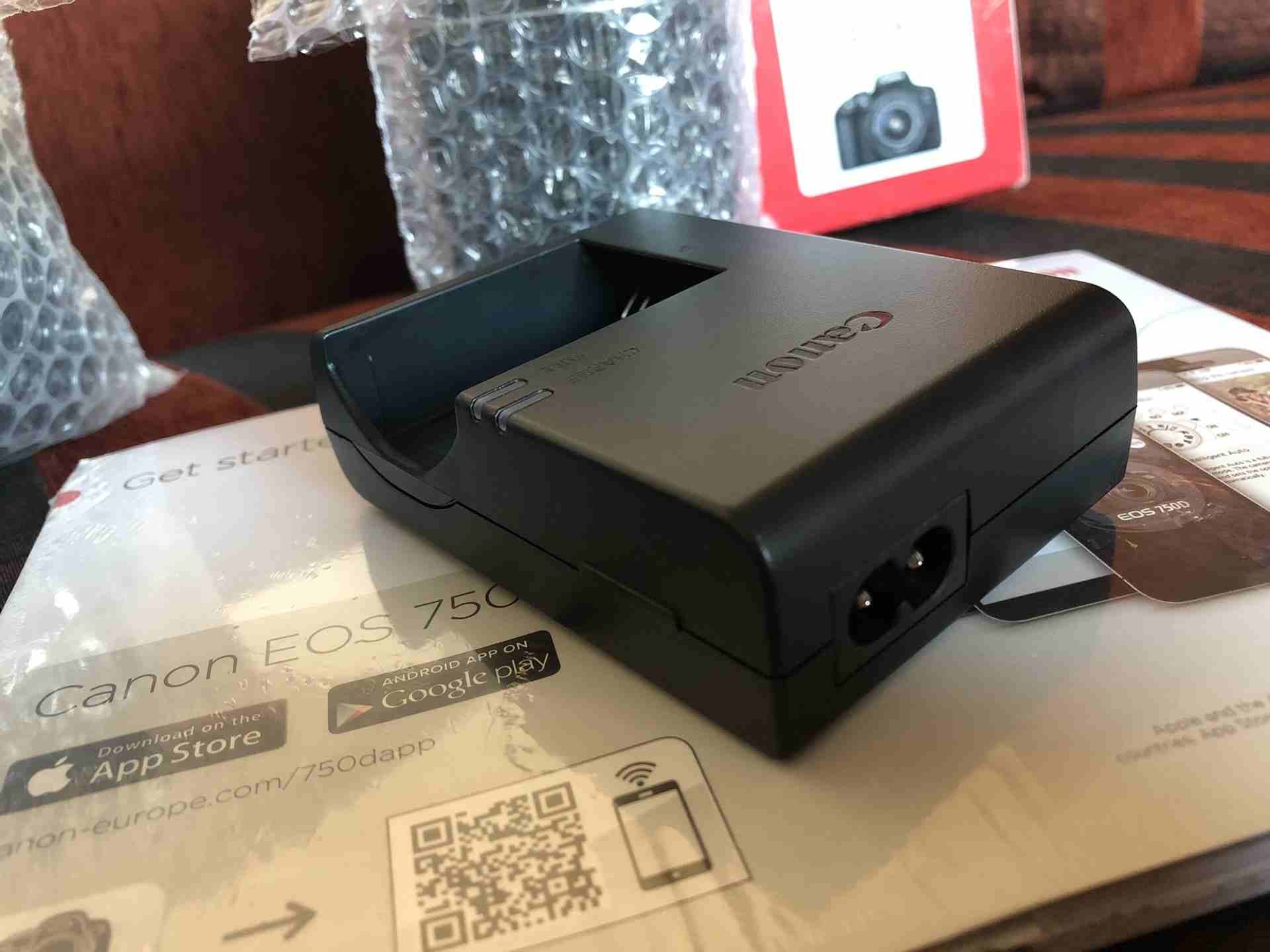 Canon 750D كانون
لا تنسَ أنك شاهدت هذا الإعلان في عنكبوت
كانون 750D بحال الوكالة بالكرتونة
يا دوب...