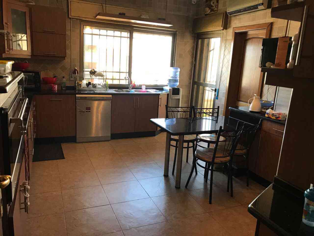 شقة طابقية للبيع 4 نوم في دير غبار
لا تنسَ أنك شاهدت هذا الإعلان في عنكبوت
شقة طابق اول ( طاب...