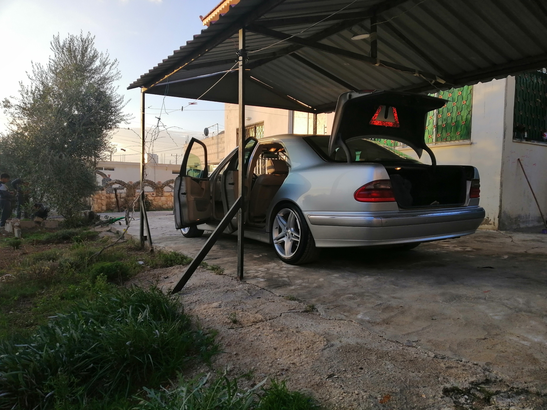 قرش ونص 2001                                            


	 				لا تنسَ أنك شاهدت هذا الإعلان في عنكبوت            
	 				
                                للبيع مارسيدس قرش ونص 2001 فل عدا الفتحه...