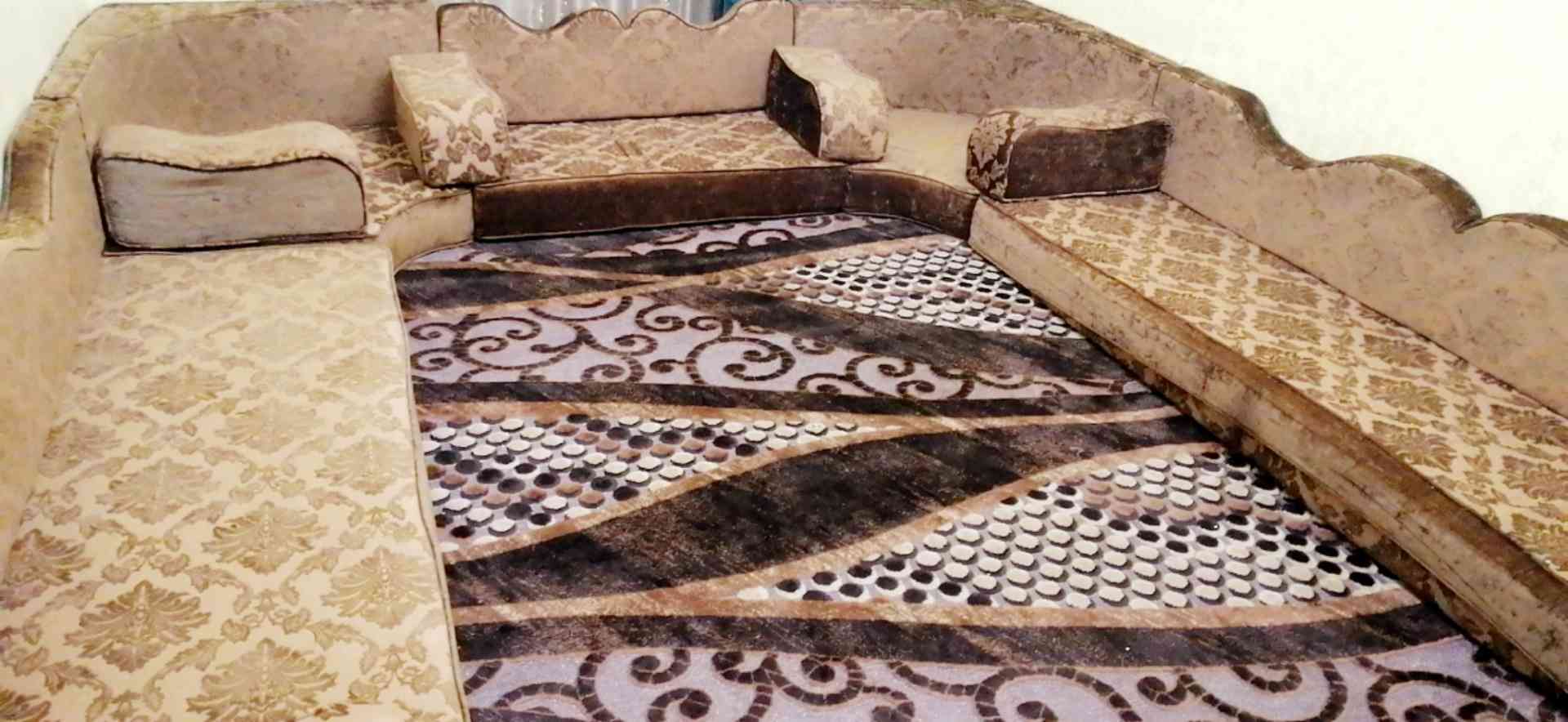 فراش عربي بحالة ممتازة  ارتفاعه 18سم  استعمال بسيط لغرفة 3.5&times;4                                            


	 				لا تنسَ أنك شاهدت هذا الإعلان في عنكبوت...