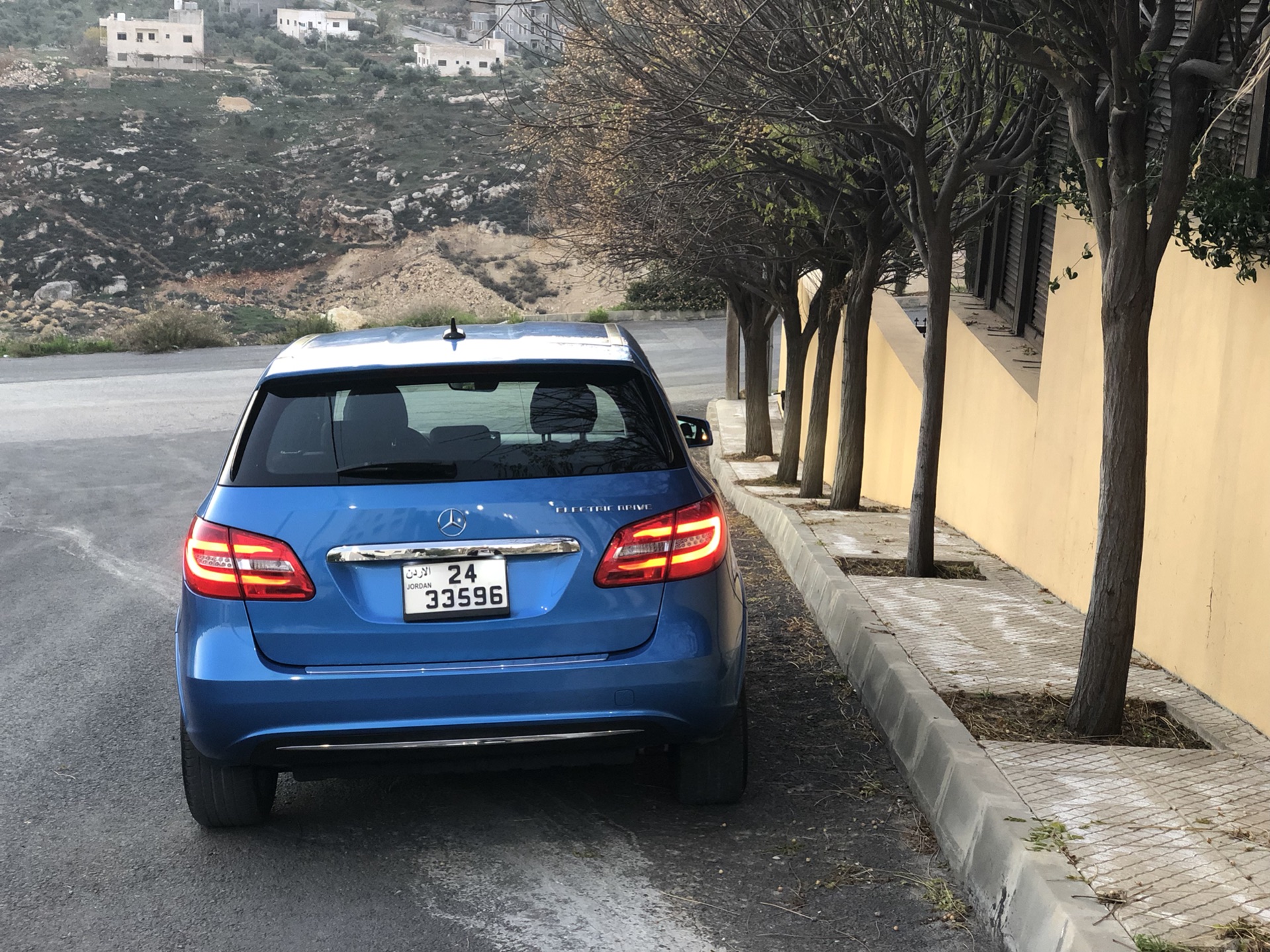 مرسيدس كهرباء Mercedes B Class
لا تنسَ أنك شاهدت هذا الإعلان في عنكبوت
B250
كهربائية
لون ازرق...