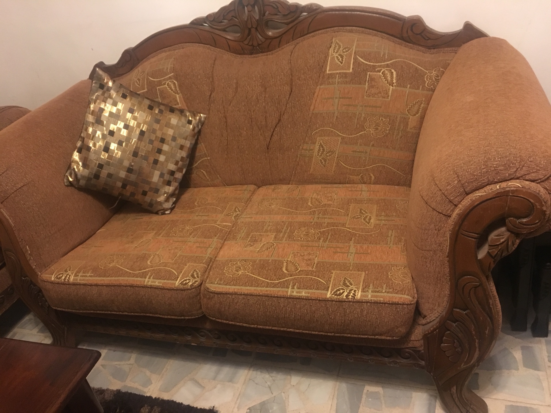 طقم كنب خشب زان وسويد بحالة ممتازه للبيع 9 مقاعد بسعر مغري 200دينار
لا تنسَ أنك شاهدت هذا الإعلان في عنكبوت...