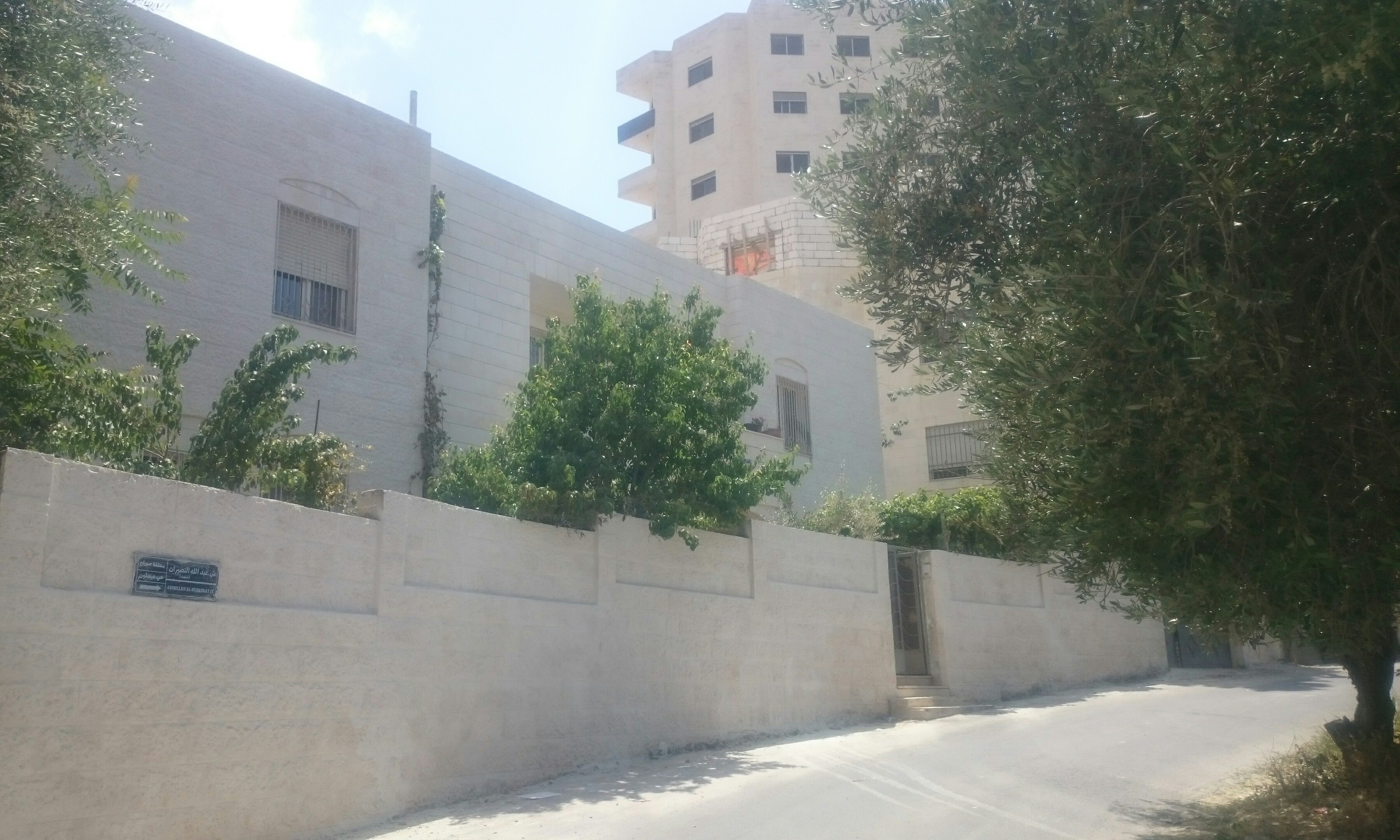 شبه فيلا طابقين للبيع- صويلح
لا تنسَ أنك شاهدت هذا الإعلان في عنكبوت
*طابقين:
-الأول:200 متر...