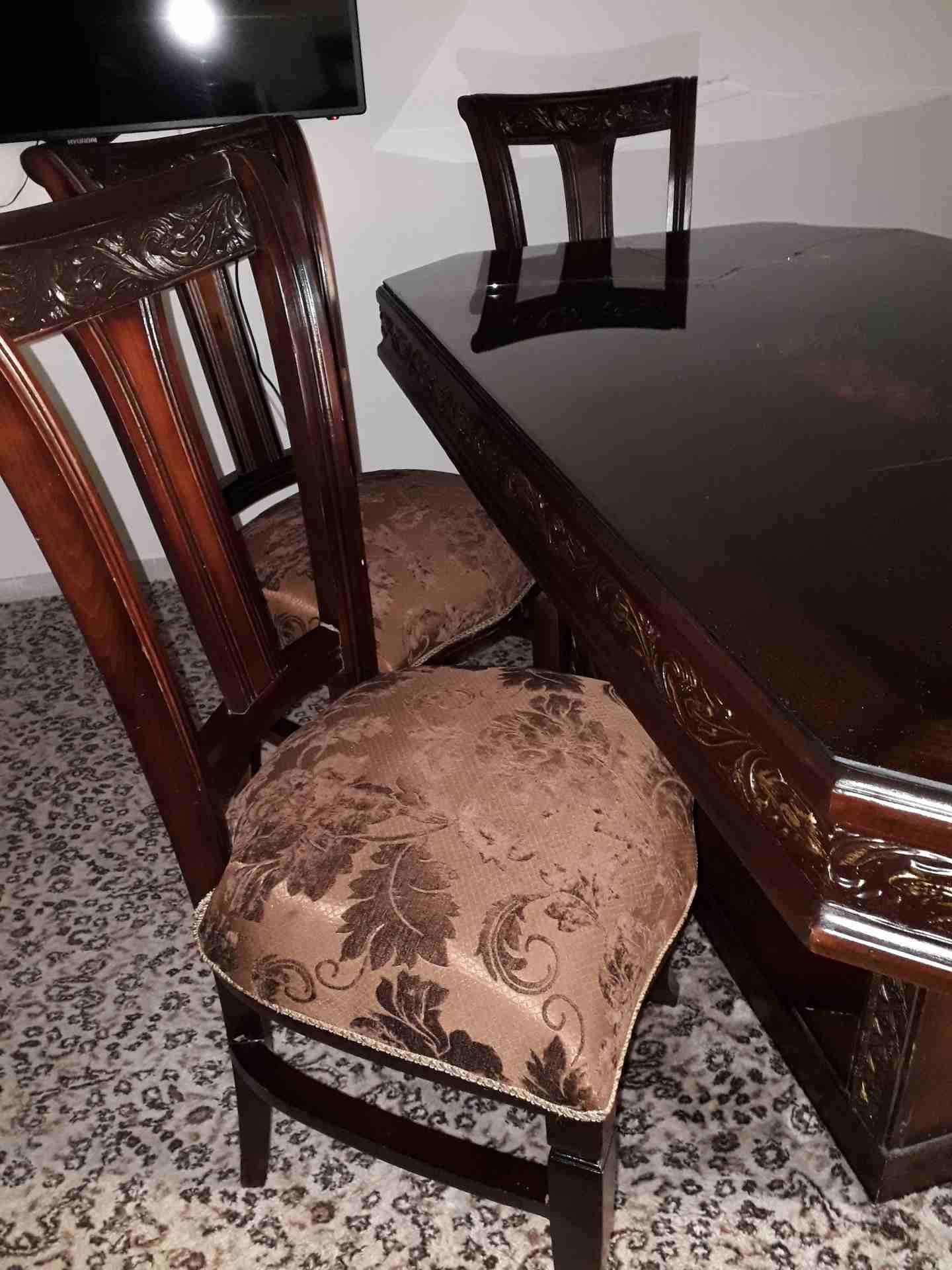 طاولت سفرة                                            


	 				لا تنسَ أنك شاهدت هذا الإعلان في عنكبوت            
	 				
                            للبيع طاولت سفرة 6 كراسي خسب زان محفره من الجن...
