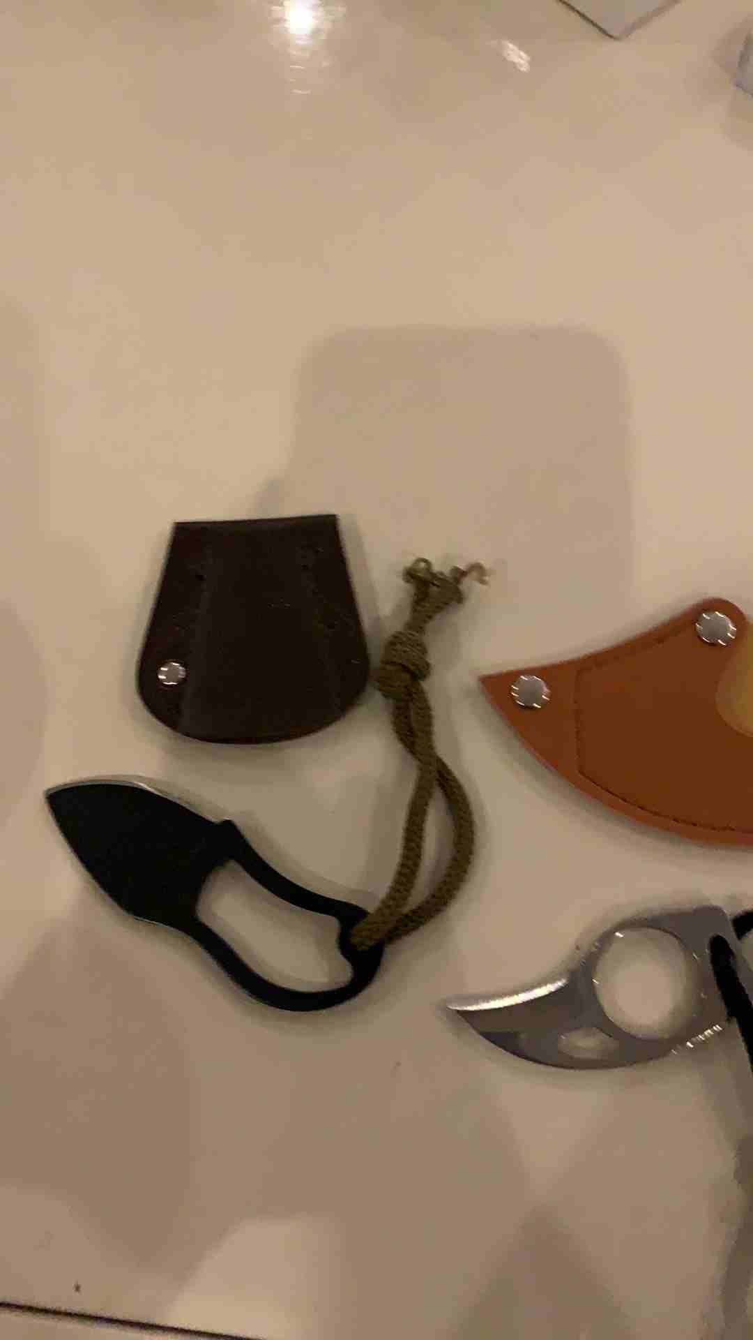 عدة نجاة لمحبي الصيد غدارات وسكاكين                                            


	 				لا تنسَ أنك شاهدت هذا الإعلان في عنكبوت            
	 				
                            الغرادة الفضة ب 100...