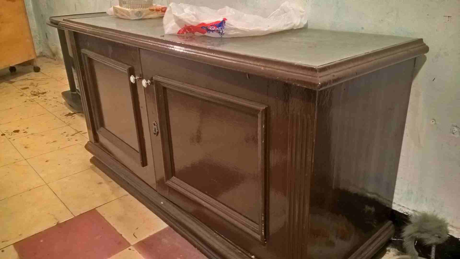 ترابيزة مدخل .                                            


	 				لا تنسَ أنك شاهدت هذا الإعلان في عنكبوت            
	 				
                            بحالة ممتازة بزجاج على السطح . خشب متين و...