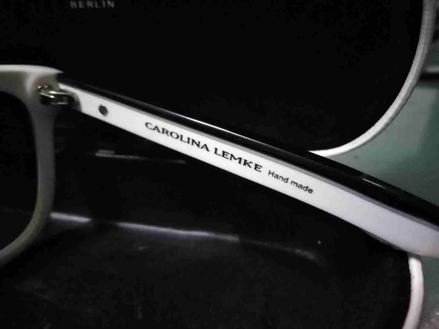 نظارة شمسية نسائية أصلية صنع يدوي carolina lemke berlin
لا تنسَ أنك شاهدت هذا الإعلان في عنكبوت
ل...
