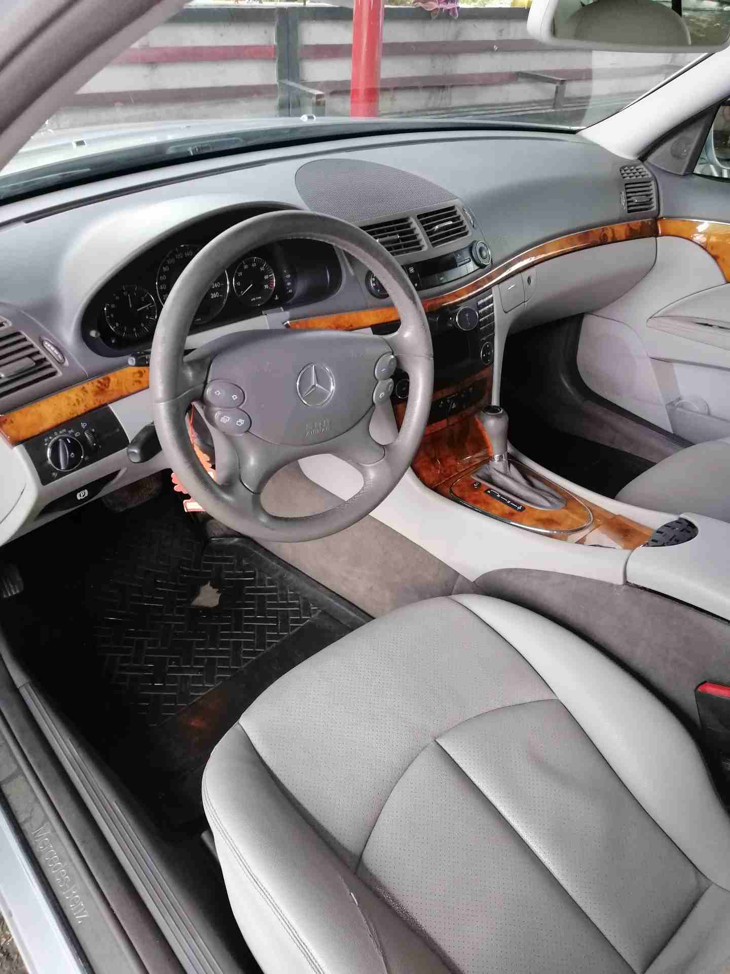 Mercedes E200 2009
لا تنسَ أنك شاهدت هذا الإعلان في عنكبوت
Mercedes E200 2009 Elegance.
السعر قاب...