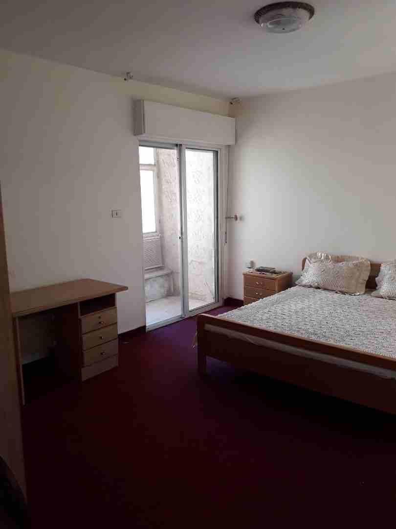 Apartment 4 sale
لا تنسَ أنك شاهدت هذا الإعلان في عنكبوت
3 Bedrooms one of them is Master
2 Bath...