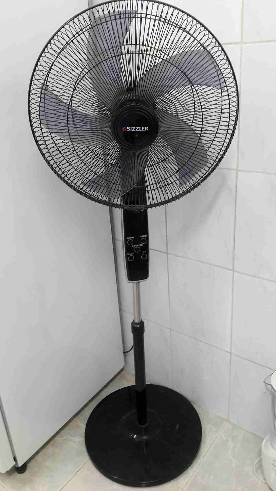 "sizzler" air conditioning with remote control                                            


	 				لا تنسَ أنك شاهدت هذا الإعلان في عنكبوت...