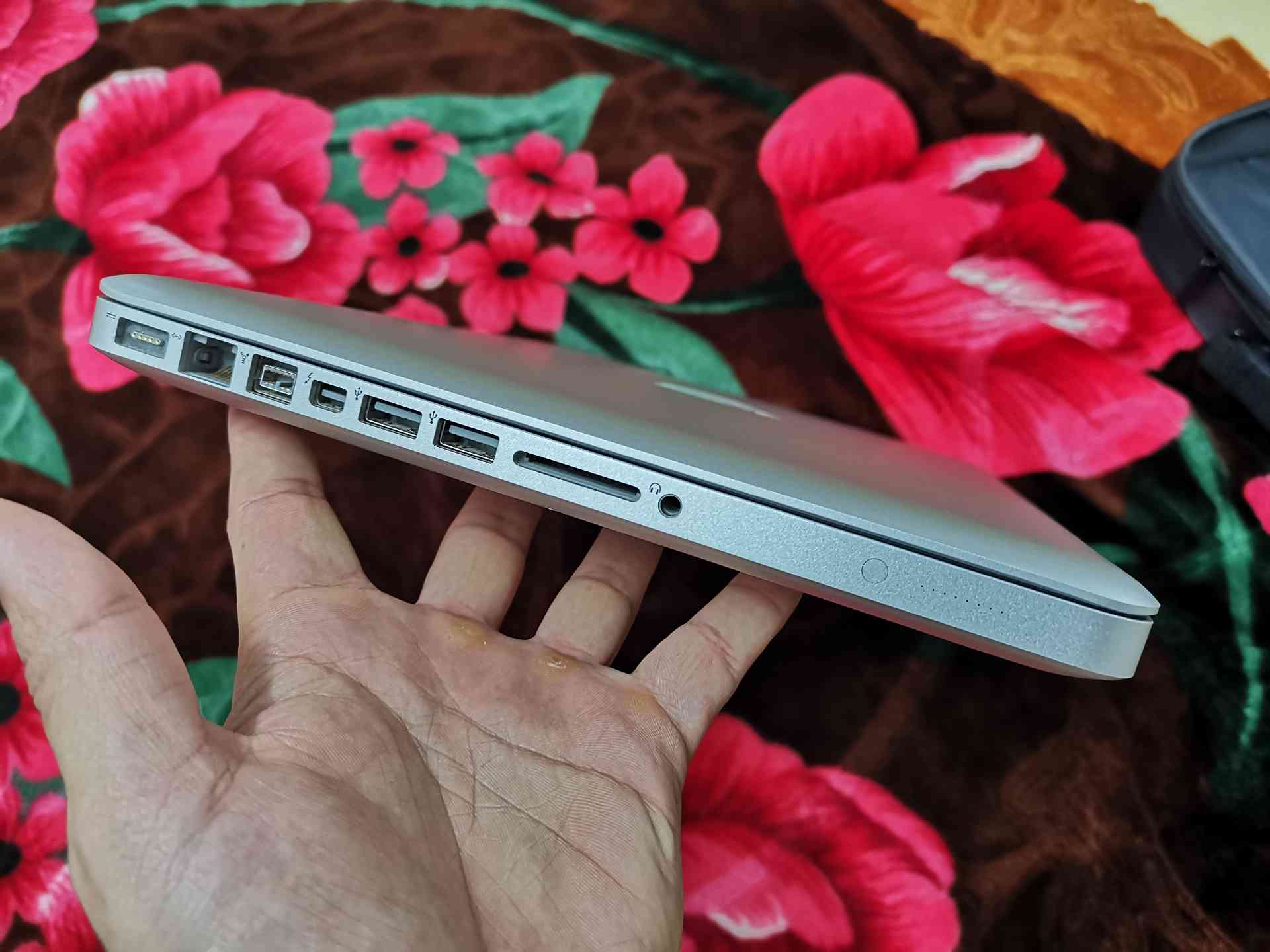 ماك بوك برو i7 نظيف كل شي فيه وكالة للبيع
لا تنسَ أنك شاهدت هذا الإعلان في عنكبوت
ماك بوك برو...
