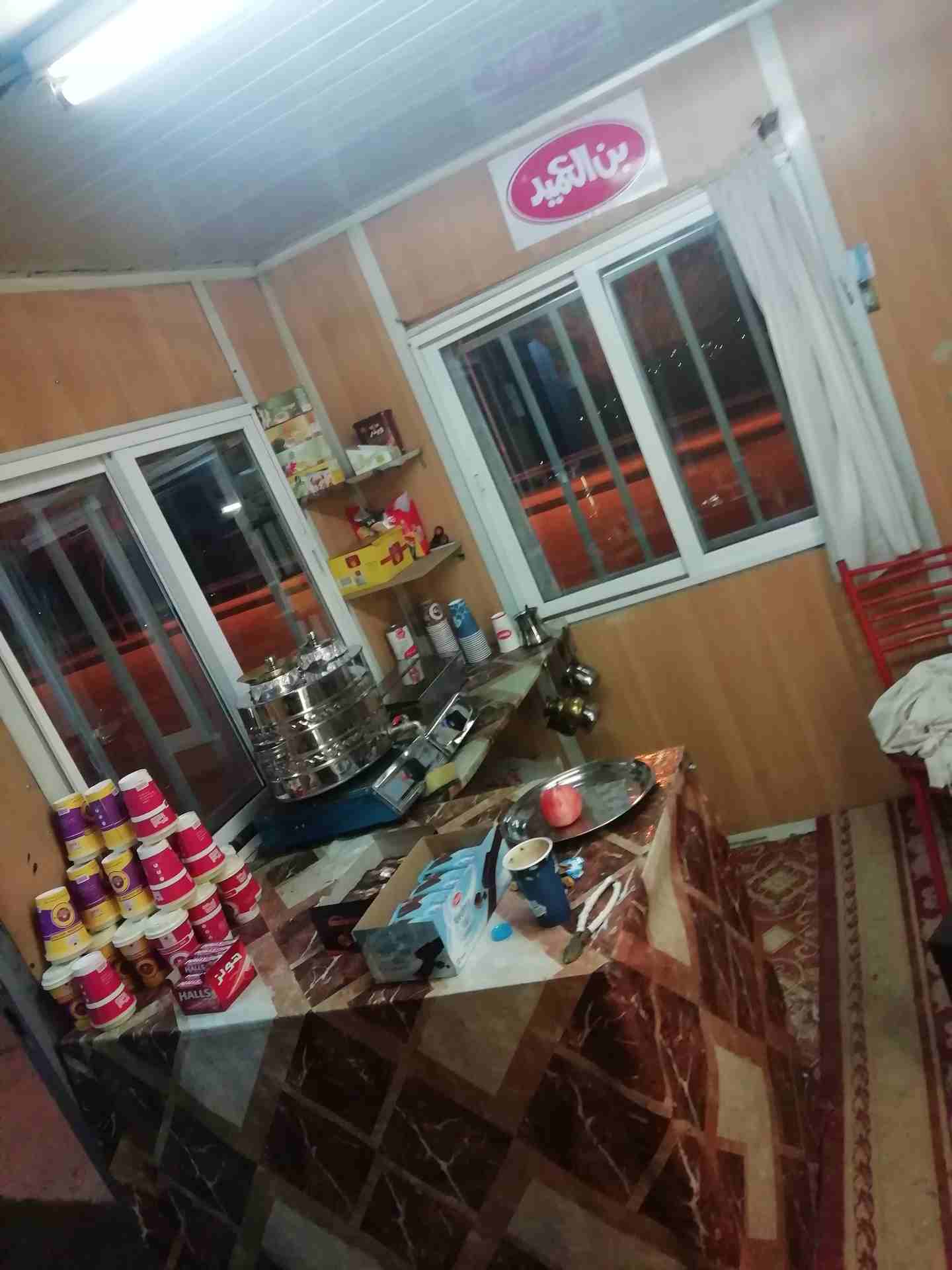 كشك قهوه للبيع
لا تنسَ أنك شاهدت هذا الإعلان في عنكبوت
مع كامل معداته ( 2غاز، 2 سخان، رفوف "...