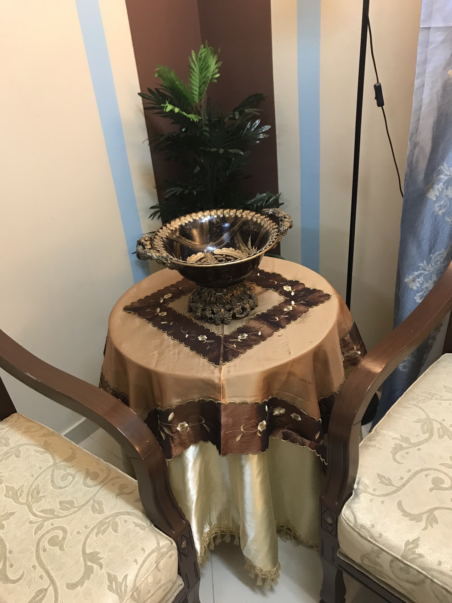 للبيع كنبة عدد 2 مع طاولة ومفرش وتحفة                                            


	 				لا تنسَ أنك شاهدت هذا الإعلان في عنكبوت            
	 				
                                كنب أصلي عدد 2...
