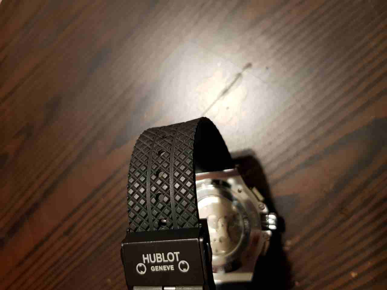 HOBLOT                                            


	 				لا تنسَ أنك شاهدت هذا الإعلان في عنكبوت            
	 				
                            ساعة HUBLOT كوبي جديده جميع العدادات شغاله 
تعمل ع...
