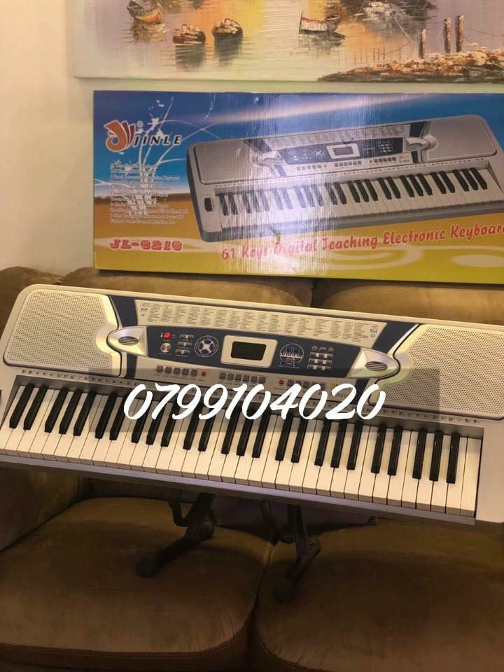 بيانو اورج جديد بالكرتونه مسكر فخم اصلي 290 لحن مع اياقاعات وعيارات كامله 61 مفتاح 6 اوكتاف ومكفول
لا تنسَ أنك شاهدت هذا الإعلان في عنكبوت...
