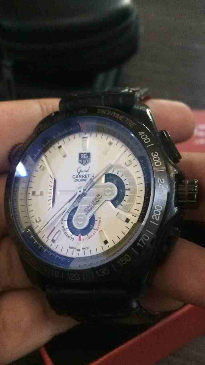 CARRERA tag heuer calibre 36
لا تنسَ أنك شاهدت هذا الإعلان في عنكبوت
Swiss made
الجلد بحاله جيده...