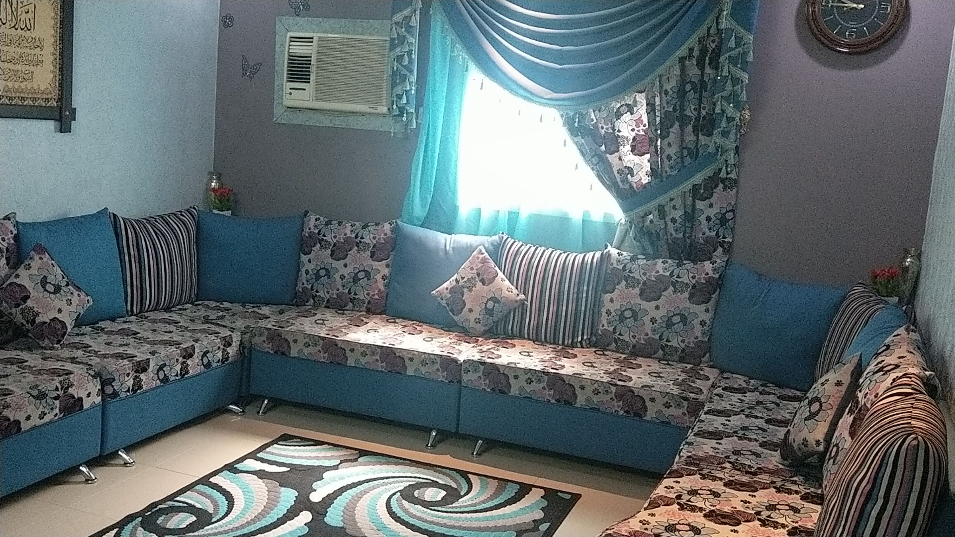 كنب مستعمل للبيع بسعر مغري مع الستارة والسجادة                                            


	 				لا تنسَ أنك شاهدت هذا الإعلان في عنكبوت            
	 				
                                العيوب...