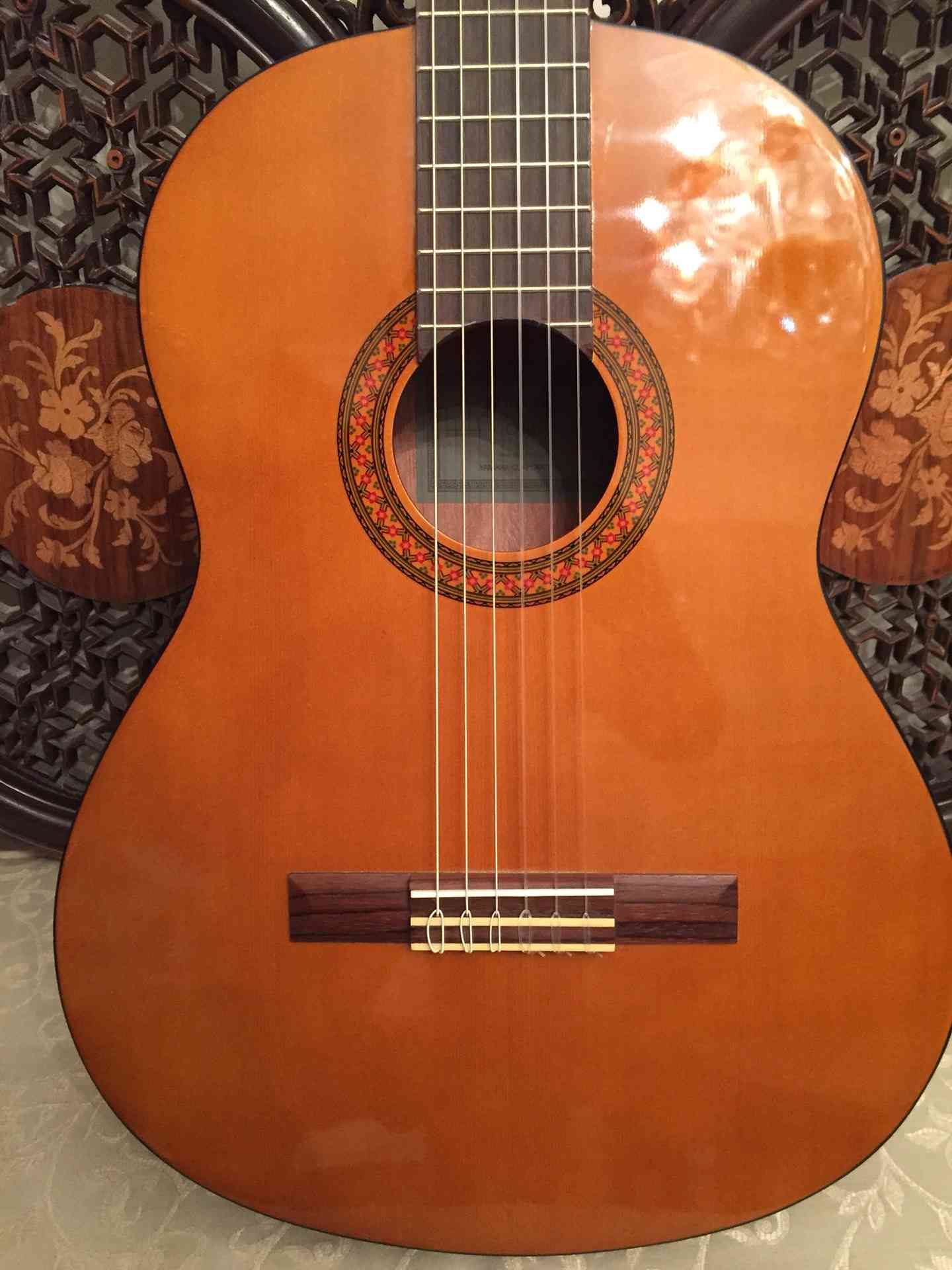 Yamaha C40 Classical guitar / جيتار ياماها كلاسيكال
لا تنسَ أنك شاهدت هذا الإعلان في عنكبوت...