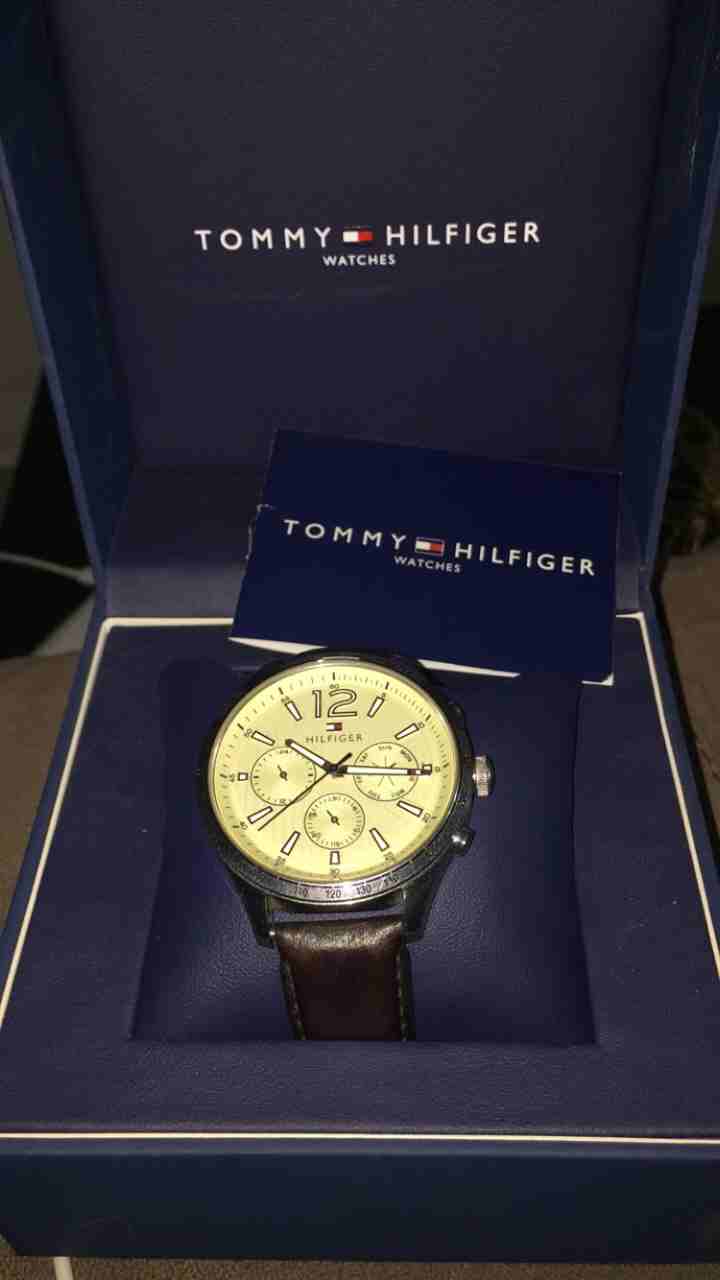 TOMMY HILFIGER ساعة                                            


	 				لا تنسَ أنك شاهدت هذا الإعلان في عنكبوت            
	 				
                            ساعة بحالة ممتازة وكرت محل الشراء بدا...