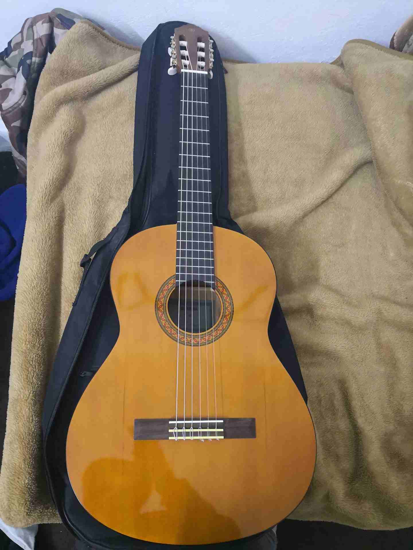 yamaha c40 guitar                                            


	 				لا تنسَ أنك شاهدت هذا الإعلان في عنكبوت            
	 				
                            Barely used
Factory strings still on
Ne...